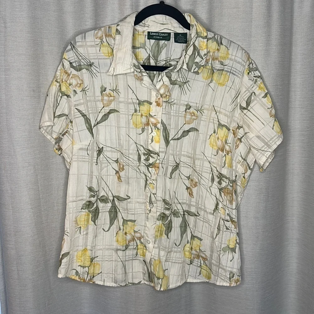 Lemon grass Button down !!! - Picture 1 of 5